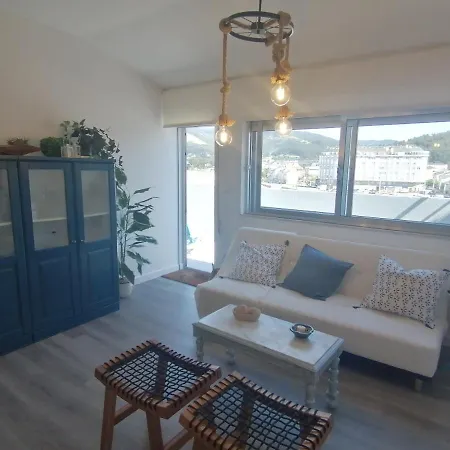 Piso con terraza en 1ª línea de playa * Viveiro