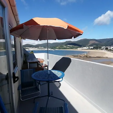 Piso con terraza en 1ª línea de playa * Viveiro