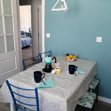 Piso con terraza en 1ª línea de playa Apartamento *